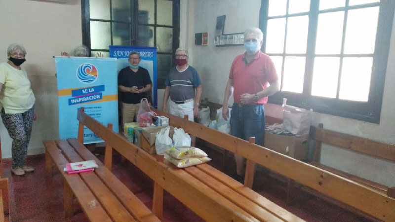 Donación de ropa a Iglesia